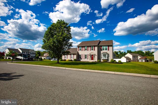 102 NOBLE LN, Gilbertsville, PA 19525