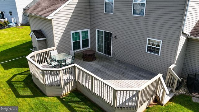 102 NOBLE LN, Gilbertsville, PA 19525