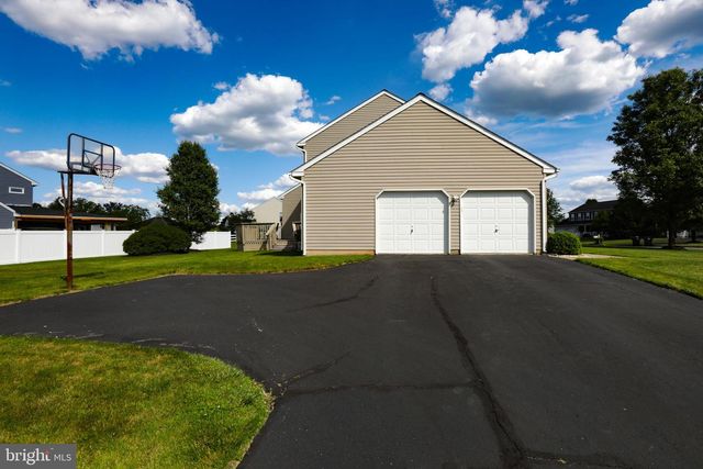 102 NOBLE LN, Gilbertsville, PA 19525