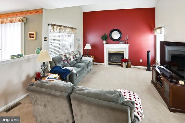 102 NOBLE LN, Gilbertsville, PA 19525
