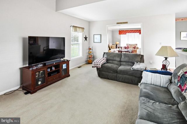 102 NOBLE LN, Gilbertsville, PA 19525