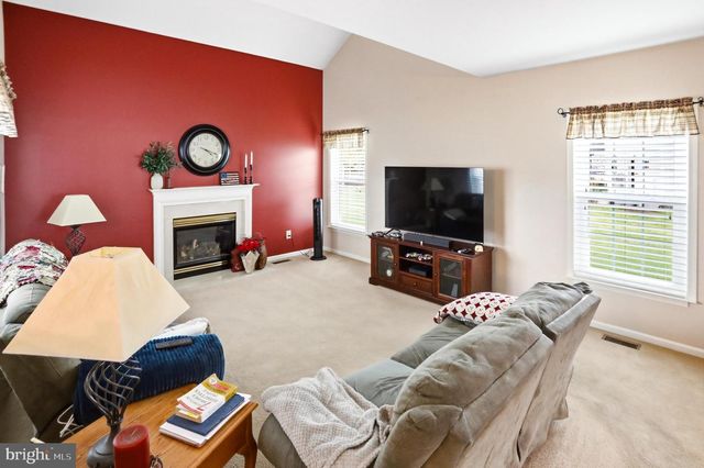 102 NOBLE LN, Gilbertsville, PA 19525