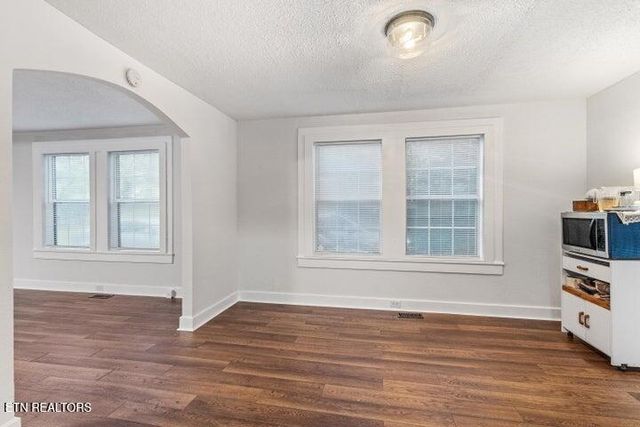 300 S Oak Street, Sweetwater, TN 37874