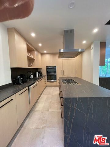 934 N Sweetzer Avenue, West Hollywood, CA 90069