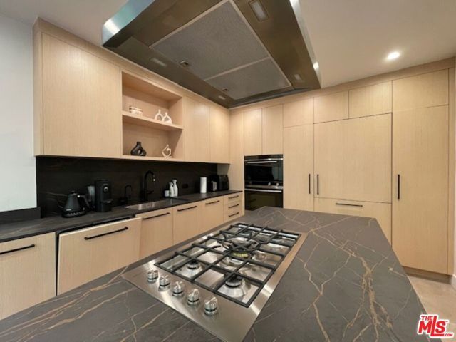 934 N Sweetzer Avenue, West Hollywood, CA 90069