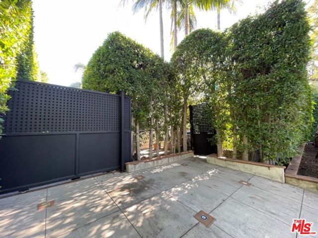 934 N Sweetzer Avenue, West Hollywood, CA 90069