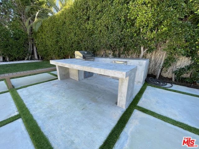 934 N Sweetzer Avenue, West Hollywood, CA 90069