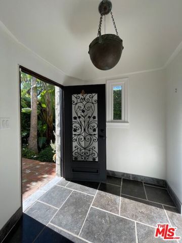 934 N Sweetzer Avenue, West Hollywood, CA 90069