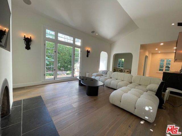 934 N Sweetzer Avenue, West Hollywood, CA 90069