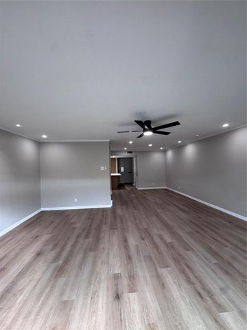 2508 Watertown Mall 81, Houston, TX 77057