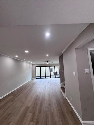 2508 Watertown Mall 81, Houston, TX 77057