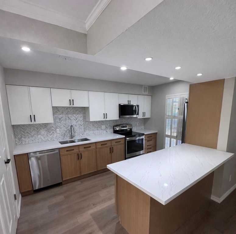 2508 Watertown Mall 81, Houston, TX 77057