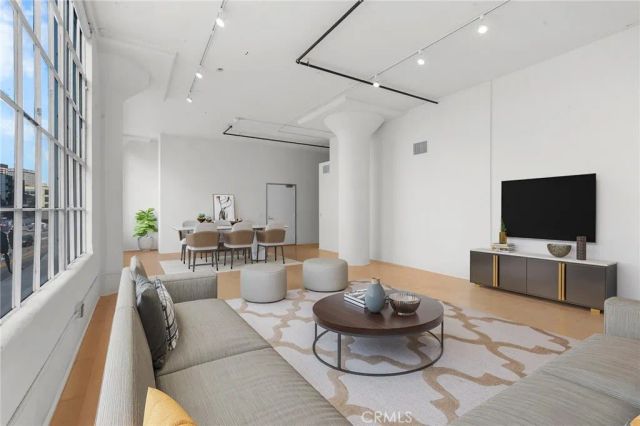 420 S San Pedro 211, Los Angeles, CA 90013
