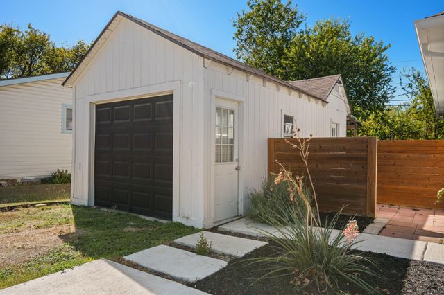 2100 Dixie LN, Round Rock, TX 78664