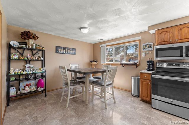 22646 Candace Drive, Rockwood, MI 48173