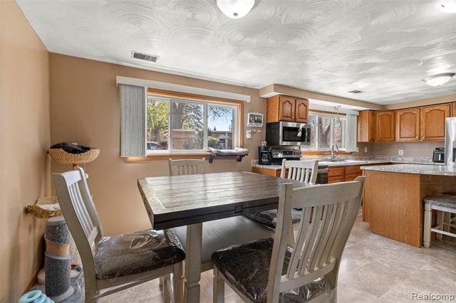 22646 Candace Drive, Rockwood, MI 48173