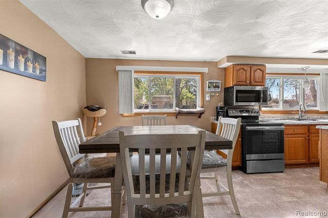 22646 Candace Drive, Rockwood, MI 48173