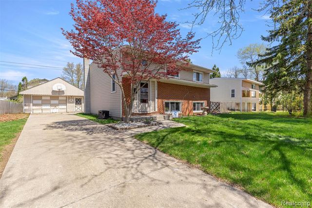 22646 Candace Drive, Rockwood, MI 48173