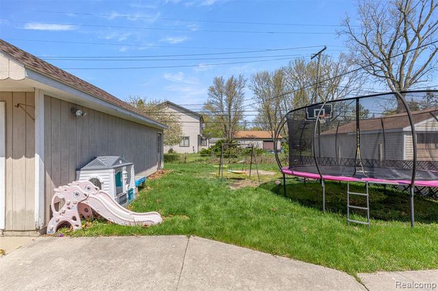 22646 Candace Drive, Rockwood, MI 48173