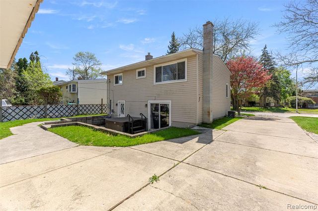 22646 Candace Drive, Rockwood, MI 48173