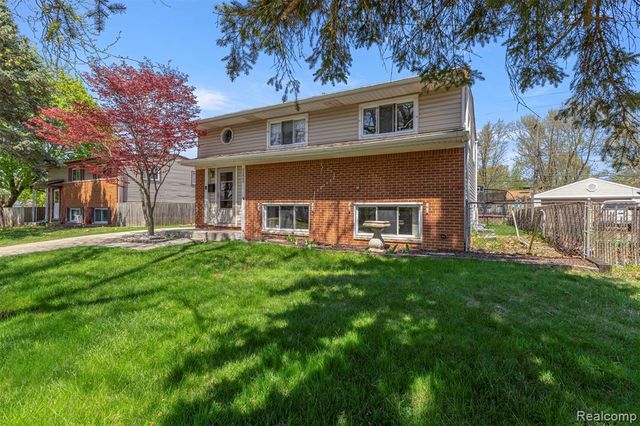 22646 Candace Drive, Rockwood, MI 48173