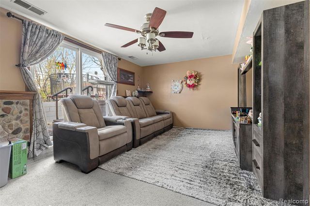 22646 Candace Drive, Rockwood, MI 48173