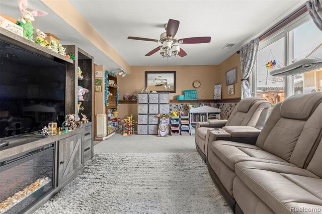 22646 Candace Drive, Rockwood, MI 48173