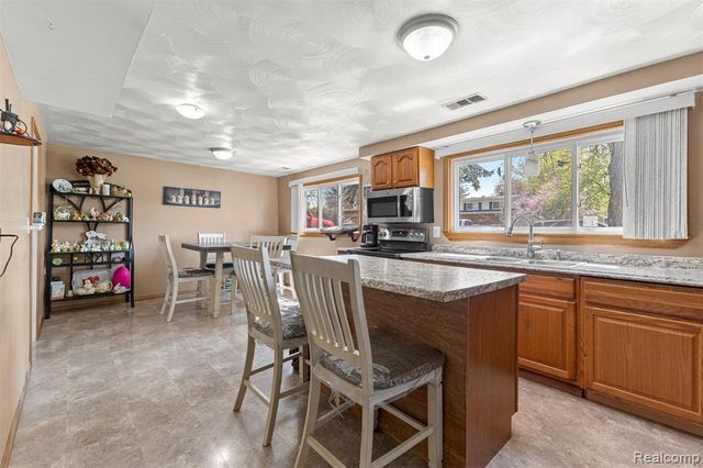 22646 Candace Drive, Rockwood, MI 48173