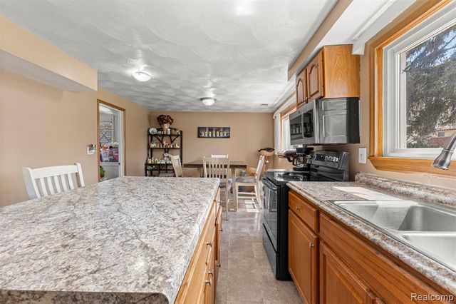 22646 Candace Drive, Rockwood, MI 48173