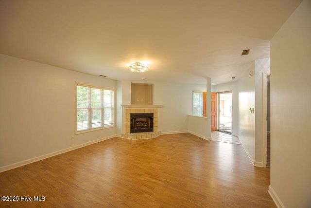 421 Commerce Avenue B, Morehead City, NC 28557