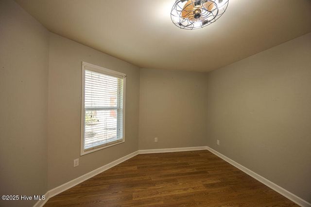 421 Commerce Avenue B, Morehead City, NC 28557