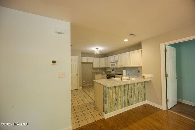 421 Commerce Avenue B, Morehead City, NC 28557