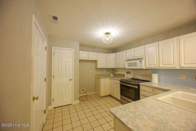 421 Commerce Avenue B, Morehead City, NC 28557