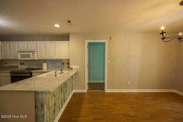 421 Commerce Avenue B, Morehead City, NC 28557
