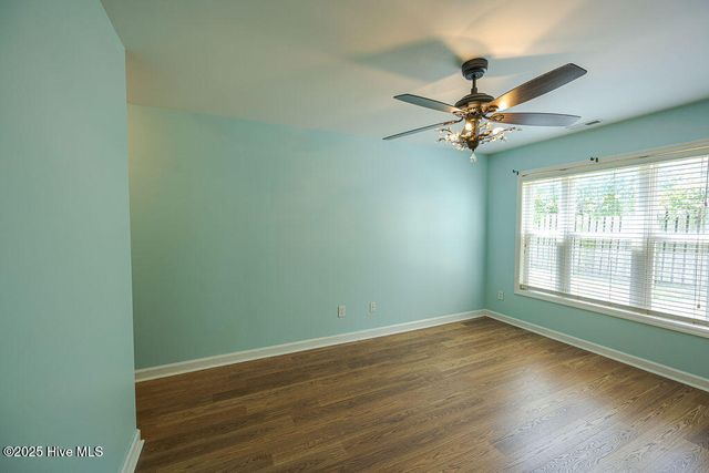 421 Commerce Avenue B, Morehead City, NC 28557