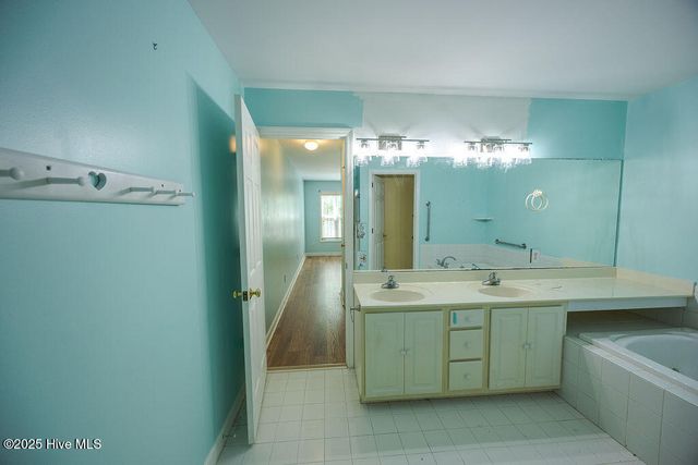 421 Commerce Avenue B, Morehead City, NC 28557