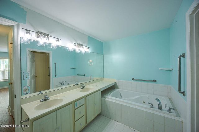 421 Commerce Avenue B, Morehead City, NC 28557