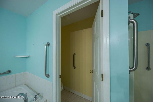 421 Commerce Avenue B, Morehead City, NC 28557