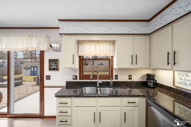 8811 Tamarack Road, Temperance, MI 48182