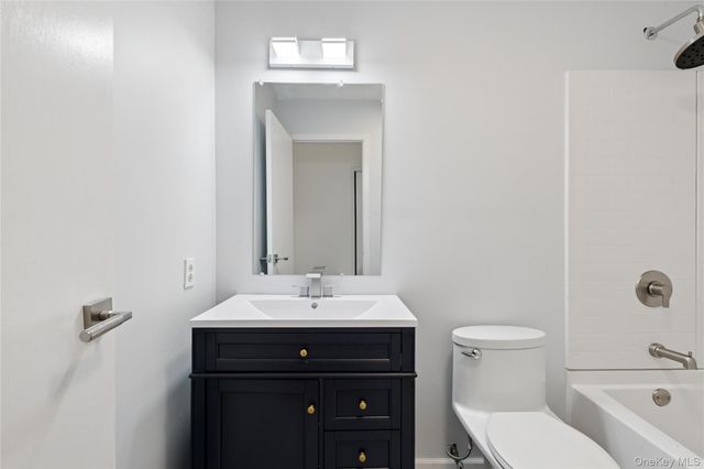 5 Cattalo Circle, East Hampton, NY 11937