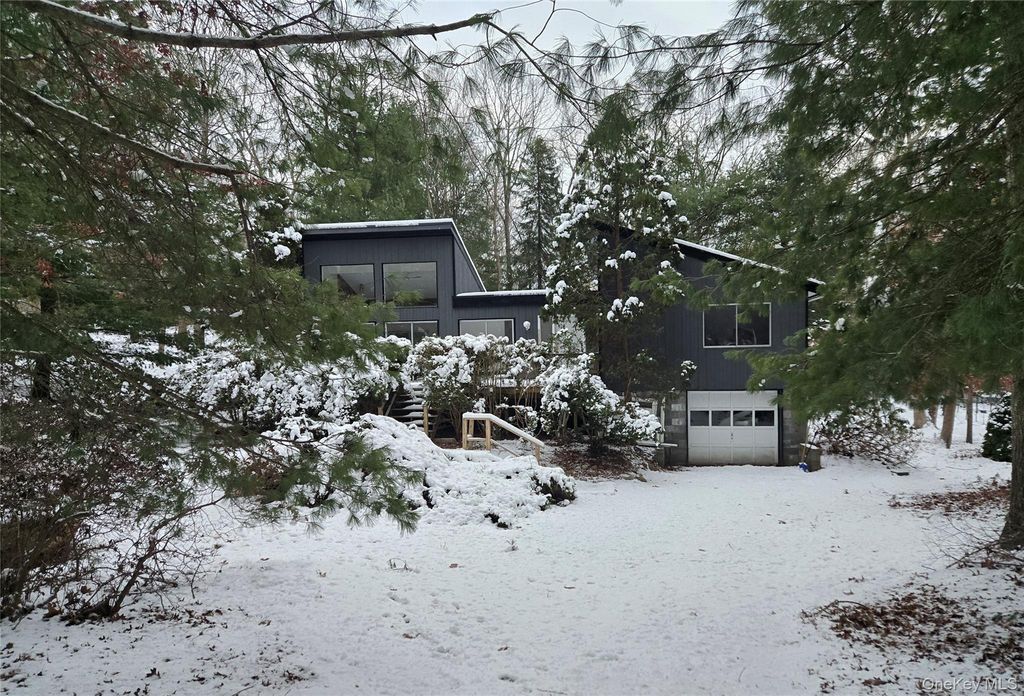 5 Cattalo Circle, East Hampton, NY 11937