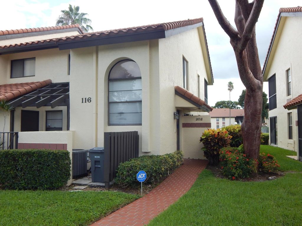10279 N Circle Lake Drive 202, Boynton Beach, FL 33437