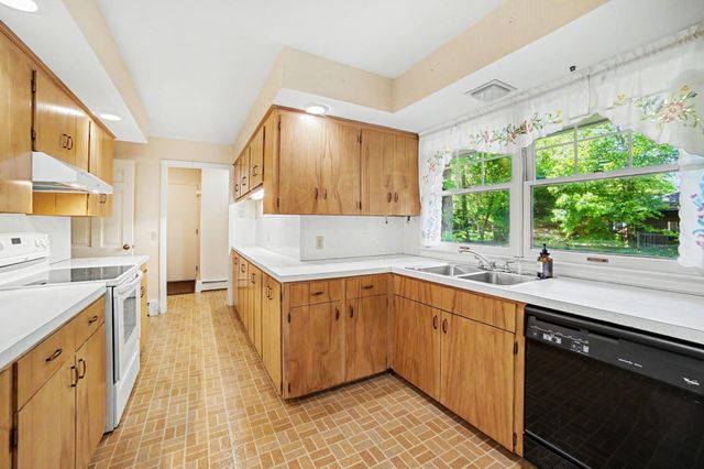 5609 Evergreen Street, Midland, MI 48642