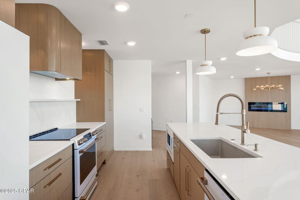 Image 9 of property listing at 9860 S Thomas Drive L17, Panama City Beach, FL 32408