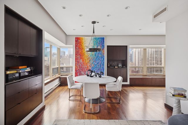 800 N Michigan Avenue 2502, Chicago, IL 60611