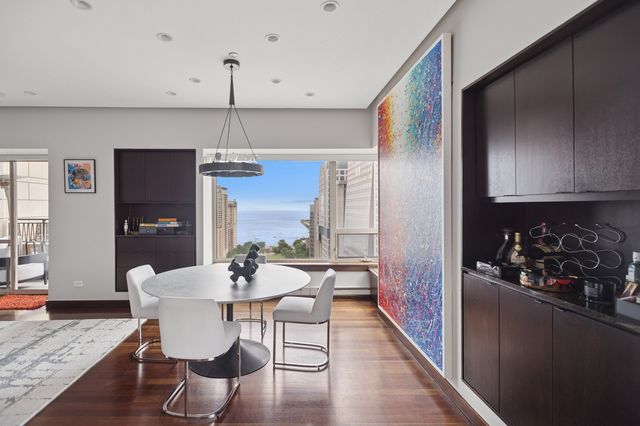 800 N Michigan Avenue 2502, Chicago, IL 60611