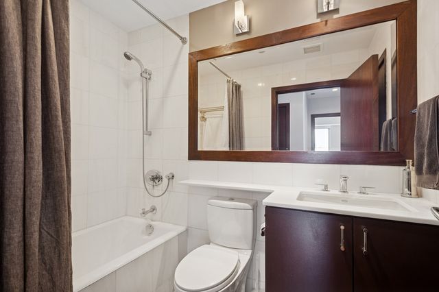 800 N Michigan Avenue 2502, Chicago, IL 60611