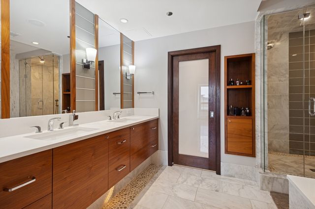 800 N Michigan Avenue 2502, Chicago, IL 60611