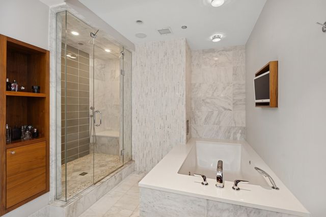 800 N Michigan Avenue 2502, Chicago, IL 60611