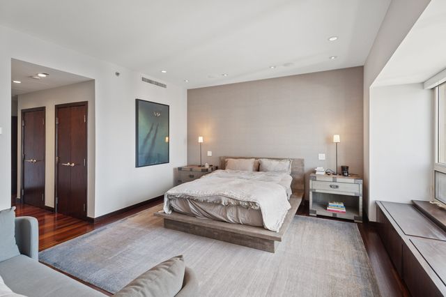 800 N Michigan Avenue 2502, Chicago, IL 60611